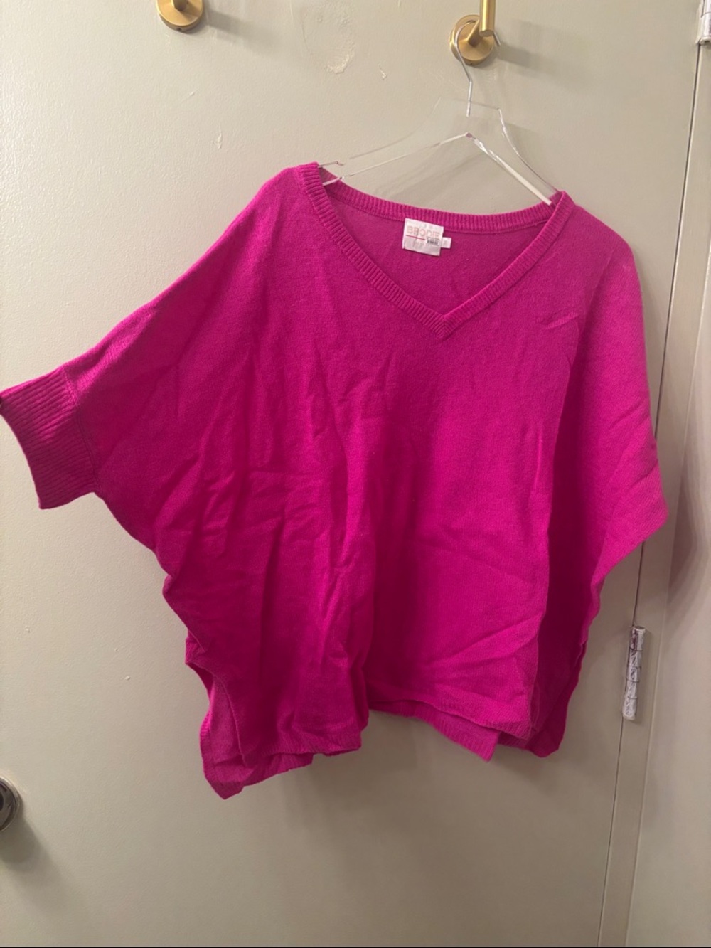 Brodie Cashmere Bright Fuchsia V-Neck Long Sleeve Knit Top